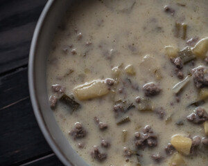 Sanfte Hackfleisch-Lauch-Suppe – Zart & cremig
