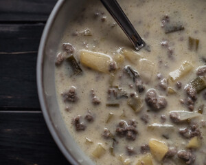 Sanfte Hackfleisch-Lauch-Suppe – Zart & cremig