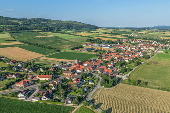 Die Erholungsregion Hesselberg rund um die Gemeinde Gerolfingen im Luftbild