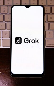 Grok - Chatbot conversacional de intelig&ecirc;ncia artificial generativa desenvolvido pela xAI, baseado em modelos de linguagem de grande escala (LLMs). 