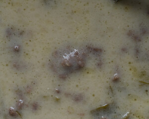  Festliche Hackfleisch-Lauch-Suppe mit Kartoffelstücken für kalte Wintertage