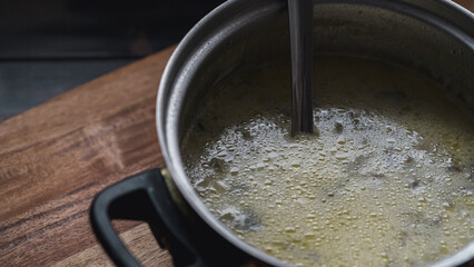  Festliche Hackfleisch-Lauch-Suppe mit Kartoffelstücken für kalte Wintertage