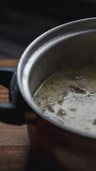  Festliche Hackfleisch-Lauch-Suppe mit Kartoffelstücken für kalte Wintertage