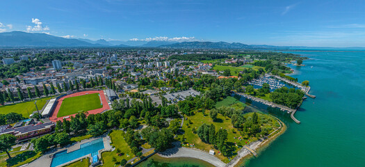 Sommer am östlichen Bodensee rund um das Strandbad von Bregenz in Vorarlberg