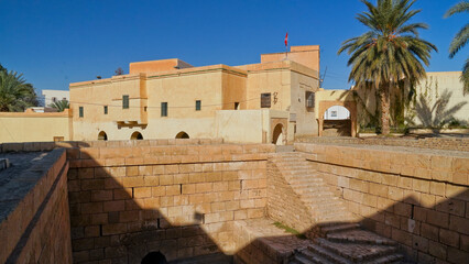 Naklejka premium La storica città di Gafsa con la Medina, il forte Bizantino e la Kasbah El Borj. Tunisia, Nord Africa