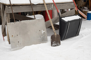 Working tool for snow removal, shovels, scrapers.