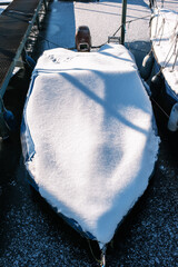 Boote auf winterlichem St&ouml;ssensee zu Berlin