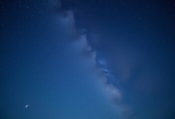Fototapeta premium Starry night sky with wispy clouds creating a serene atmosphere