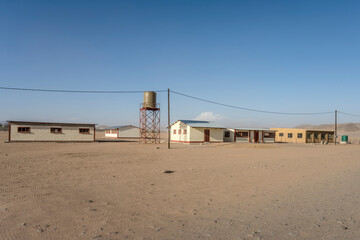 Obraz premium simple houses in desert village, De Riet, Namibia
