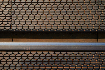 踏切の滑り止めゴムとレールのクローズアップ・工業用素材の背景（背景テクスチャーシリーズ）