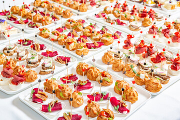 Healthy Catering Menu with Fresh Ingredients and Salads