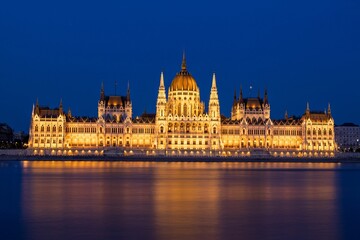 Fototapeta premium Hungarian Parliament at night with river reflection.