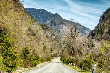 Naklejka premium Road among picturesque mountains
