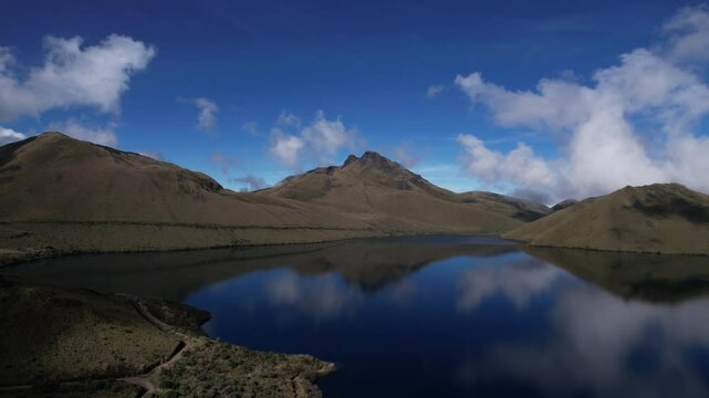 Uno de los escenarios naturales m&aacute;s hermosos de Imbabura y Pichincha. La Laguna de Mojanda Tabacundo est&aacute;n rodeadas por pajonales y remanentes de bosques nativos que mantienen una biodiversidad.