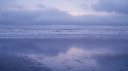 Obraz premium Serene Coastal Sunset: Ocean Waves Reflecting on a Tranquil Beach