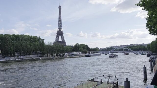Paris, Eiffelturm mit Fluss Seine, 10bit HLG
