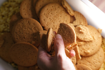 Crushed the digestive biscuit using hand