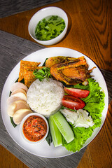 indonesian traditional food ayam goreng