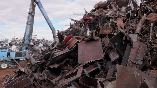 Scrap Yard Claw Crane Driving