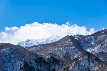 冬の青木湖からの山岳風景　