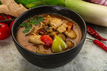 Thai curry with chicken and basil