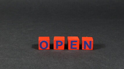 APRI la scritta su sfondo nero per scrivere del testo.