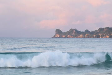 Fototapeta premium beach waves with the beauty of the sunset