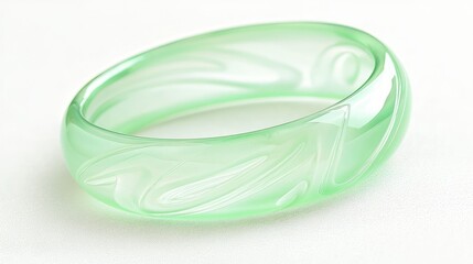 Naklejka premium Minimalist Jade Bangle with Elegant Etched Design for Fashion