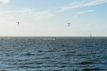 Kite surfen an der Nordsee in Norddeich