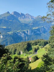 Szwajcarsko alpejski krajobraz  © Julietta