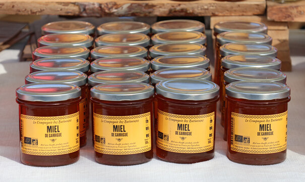 vente de pot de miel  de garrigues bio de chez  la compagnie des butineuses Gard