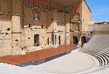 Vue intérieure du théâtre romain de la petite ville d'Orange en Provence.