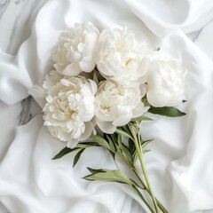 Obraz premium A bunch of white flowers arranged on a white sheet