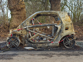 ausgebrannter Kleinwagen