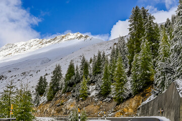 Albula, Albulapass, Passstrasse, Bergstrasse, Albulapass, Passhöhe, Park Ela, Bergün, Wanderweg, Graubünden, Engadin, La Punt Chamues-ch, Alpen, Herbst, Wintereinbruch, Schneedecke, Schweiz