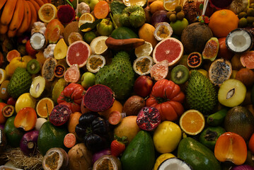 Assortiments de fruits sur un étal du marché de Vegueta à Las Palmas de Gran Canaria.