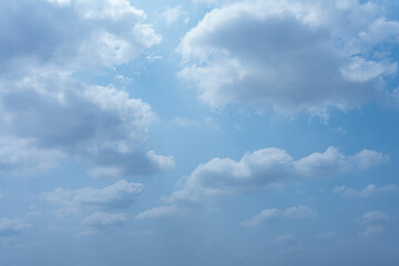 Fototapeta premium Serene Blue Sky with Scattered Cumulus Clouds Natural Daylight Scene