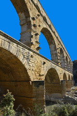 Arches du pont romain du Gard. France