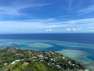 Fototapeta premium Panoramic view in Moorea , French Polynesia, overlooking the lagoons
