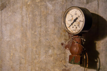Naklejka premium old MPa pressure indicator in an old rusty hydrophore