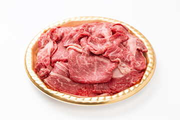 白背景にすき焼き用の牛肩ロース肉