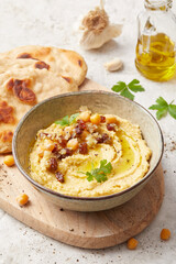 Safran Hummus with Flat Bread
