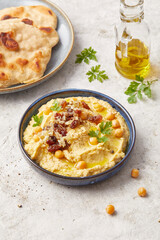 Safran Hummus with Flat Bread