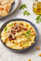 Safran Hummus with Flat Bread