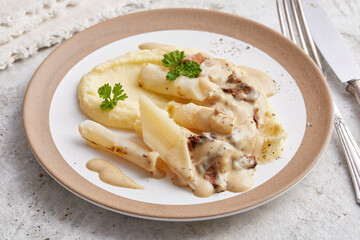 Salsify and Boiled Potatoes with Vegan Hollandaise Sauce