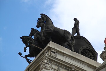 Obraz premium estatua ecuestre