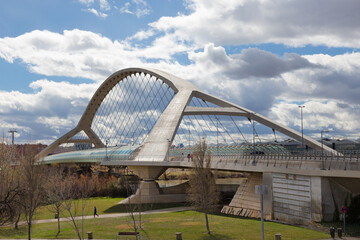 Fototapeta premium Zaragoza - The Third Millennium Bridge - Puente del Tercer Milenio.
