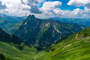 Fototapeta premium Breathtaking View of Laufbacher Eck and Hoefats Mountain in Bavaria Alps