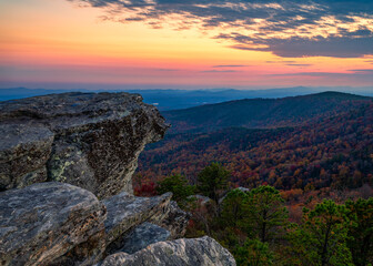 Obraz premium Scenic autumn sunset in the Linville Gorge of North Carolina