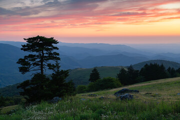Naklejka premium Sunset glow over the highlands of Virginia